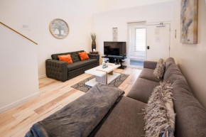 Hollywood Sign View in Modern 1 Bedroom Loft